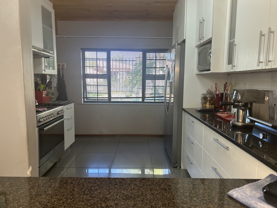 7 Bedroom Property for Sale in Uitsig Western Cape
